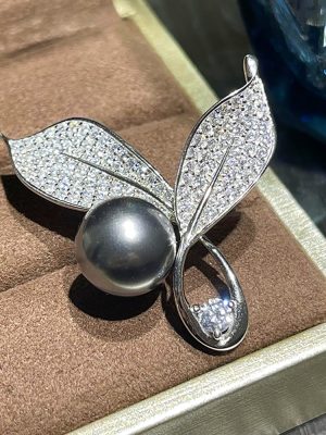 New Silver Pearl Brooch