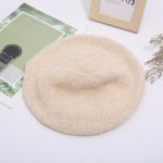 Fall and winter fashion influencer's recommended pearl knit hat