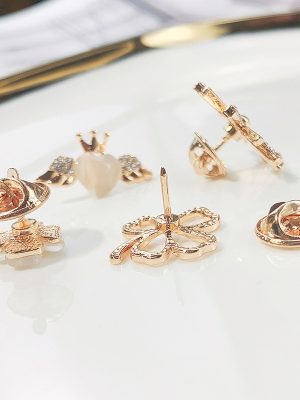 4-in-1 unique brooch clip