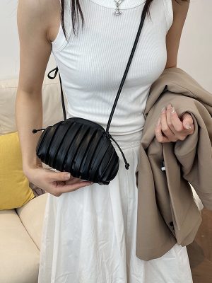 Classic relief fashion bag 19*13*6cm