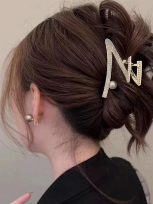 Golden letter pearl hair clip