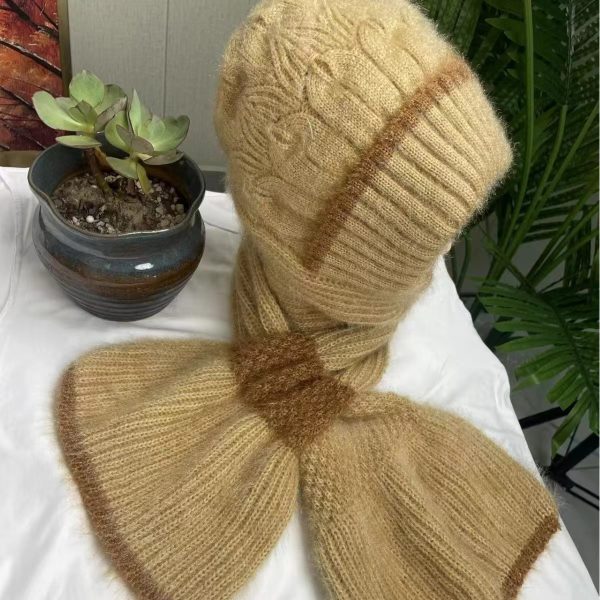 Autumn and winter fashion bloggers recommend soft, comfortable and elastic knitted hat + scarf set