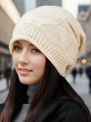 Autumn and winter fashion bloggers recommend soft, comfortable and elastic knitted hats