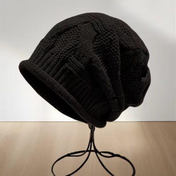 Autumn and winter fashion bloggers recommend soft, comfortable and elastic knitted hats