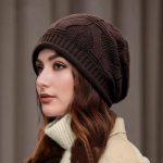 Autumn and winter fashion bloggers recommend soft, comfortable and elastic knitted hats