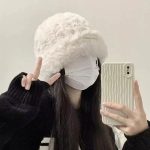 Autumn and winter fashion bloggers recommend soft, comfortable and elastic knitted hats