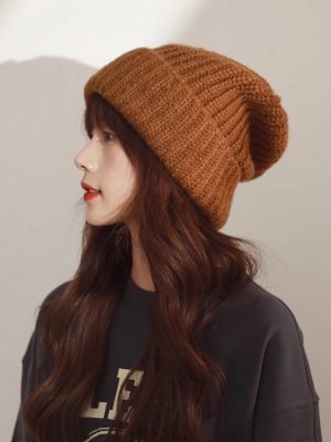 Autumn and winter fashion bloggers recommend soft, comfortable and elastic knitted hats