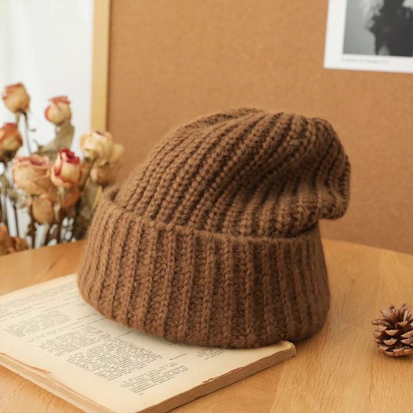 Autumn and winter fashion bloggers recommend soft, comfortable and elastic knitted hats