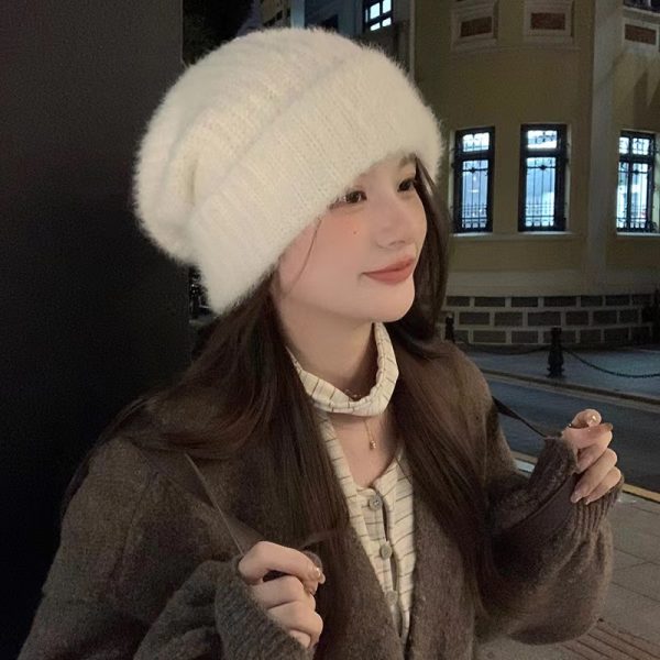 Autumn and winter fashion bloggers recommend soft, comfortable and elastic knitted hats