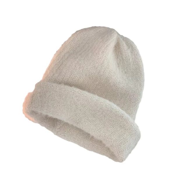 Autumn and winter fashion bloggers recommend soft, comfortable and elastic knitted hats