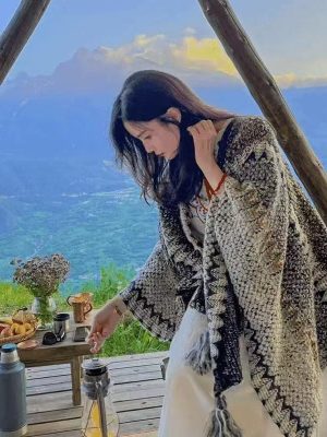 The latest classic wool shawl 95% wool content